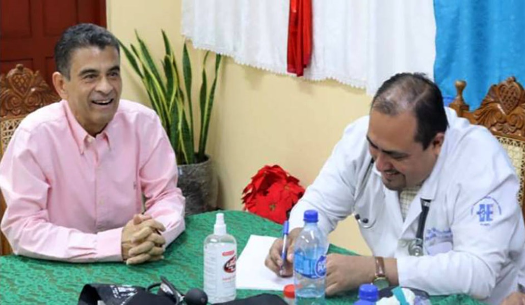 El régimen de Ortega publica nuevas imágenes de Rolando Álvarez en la cárcel