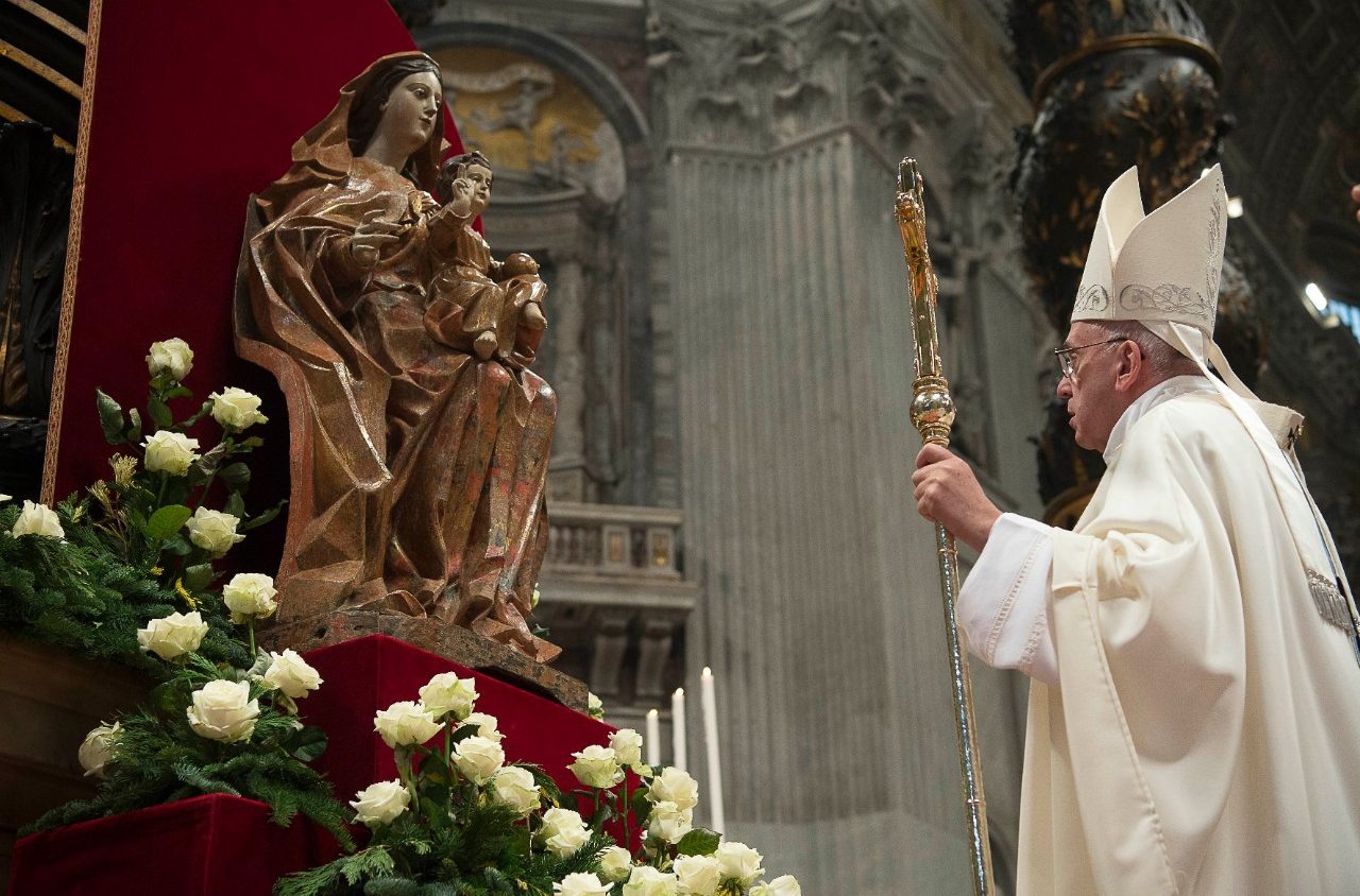 Papa Francisco: que a luz de Maria dissipe as trevas da guerra - Vatican News